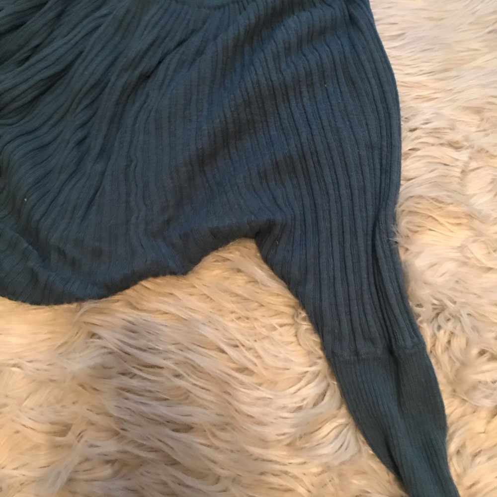 Turquoise sweater - Picture 2 of 4